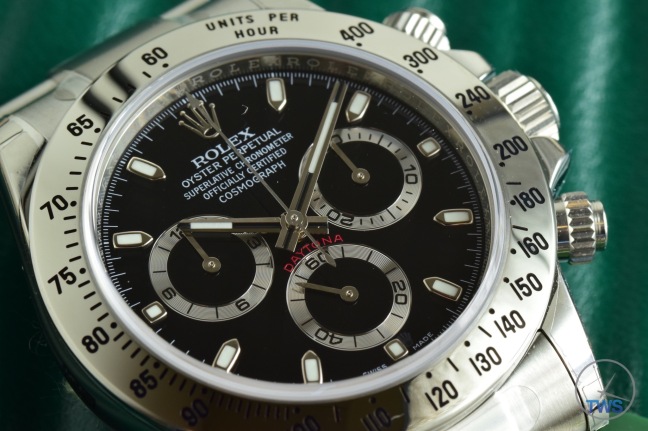 Hands-On Review: Rolex Cosmograph Daytona Stainless Steel ref. 116520 (Black) - Rolex Daytona sitting on its supplied box