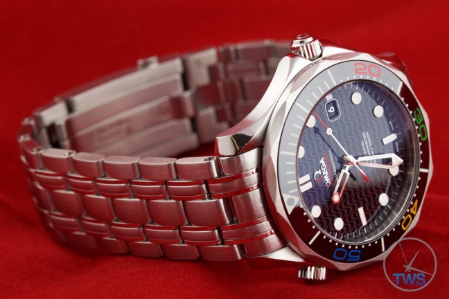 Omega Rio 2016 Olympic Limited Edition Seamaster Diver 300m: Hands On Review [522.30.41.20.01.001] - Laying on its side crown up facing the right