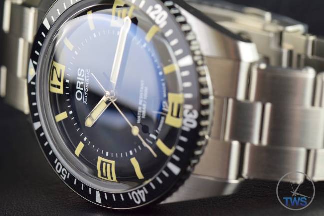 The Oris Divers Sixty-Five (With Metal Bracelet) [01 733 7707 4064-07 8 20 18] Watch On Side With Dial Centred